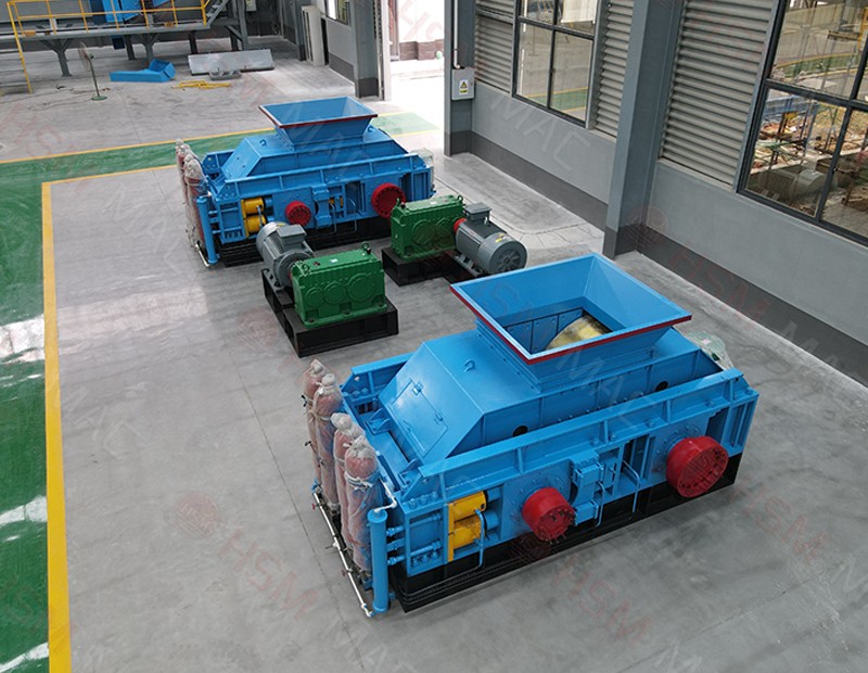 尾礦石破碎機(jī)車間實(shí)拍